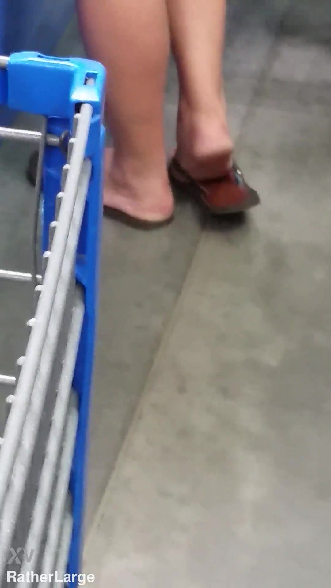 Candid milf feet