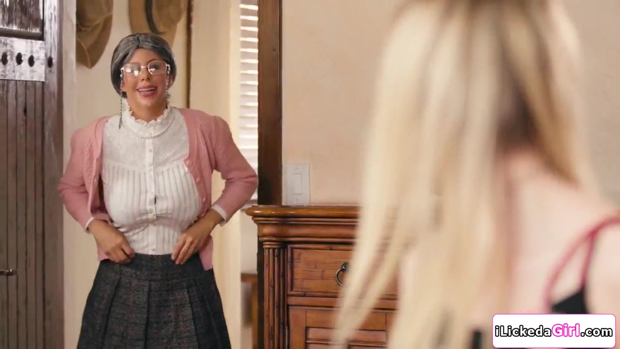 Mackenzie Moss In Laid Off Stepdaughter Lust - Free MILF Video