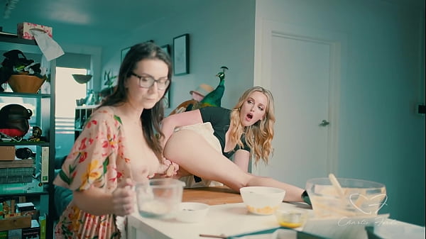 Cake Baking For Nephew Turns Into A Facial For Aunty - Free MILF Video