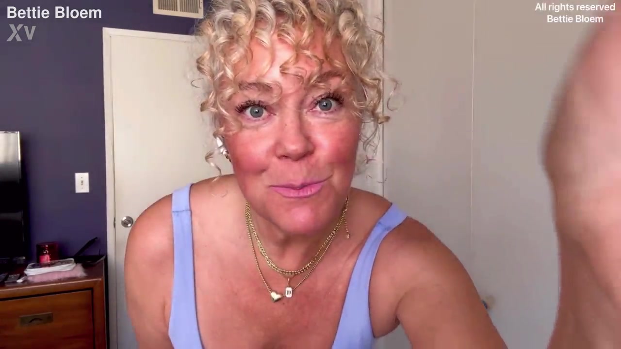 Bettie Bondage Glove Love From Mom - Free MILF Video