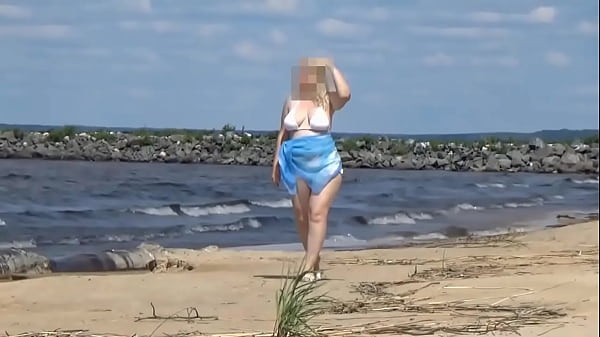 Sexy Mom In Home For Christmas - Free MILF Video