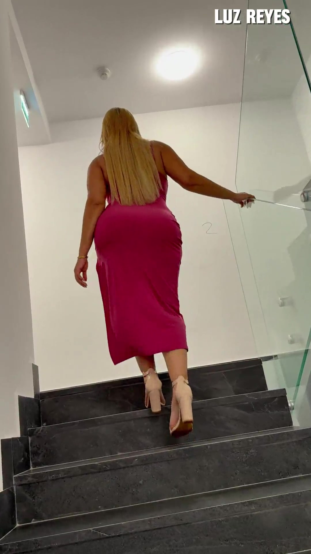 Guy Meets His Hot Stepmom And Fucks Her - Free MILF Video