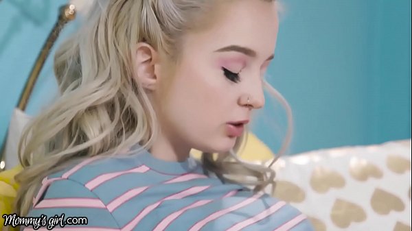 Caught mommy masturbating - Free MILF Video