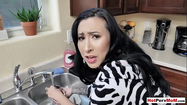 Mom fucked from pantyhose hole - Free MILF Video