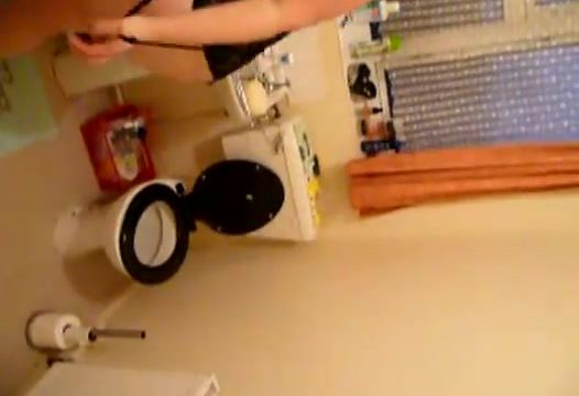 PISSING ON MILF